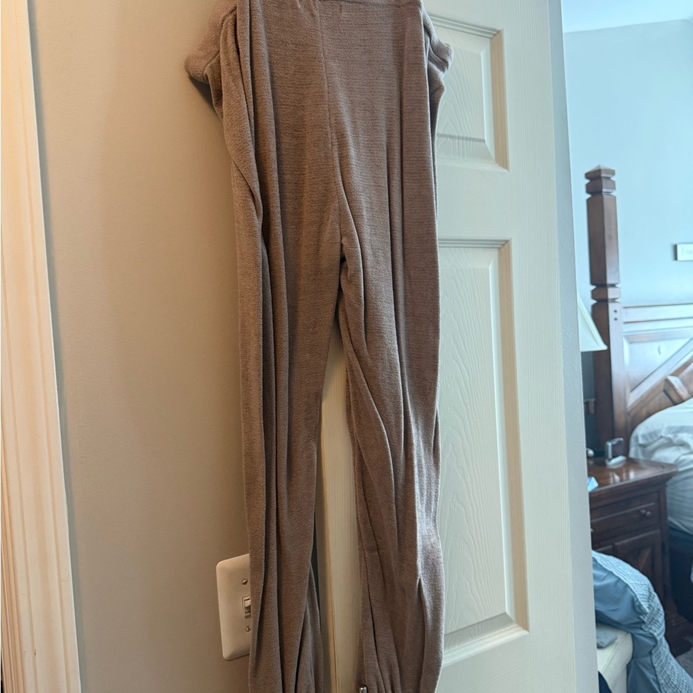 Barefoot Dreams Taupe joggers Soft Stretchy Fabric